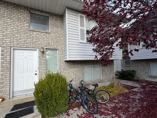 Primary Photo - 41 400 S