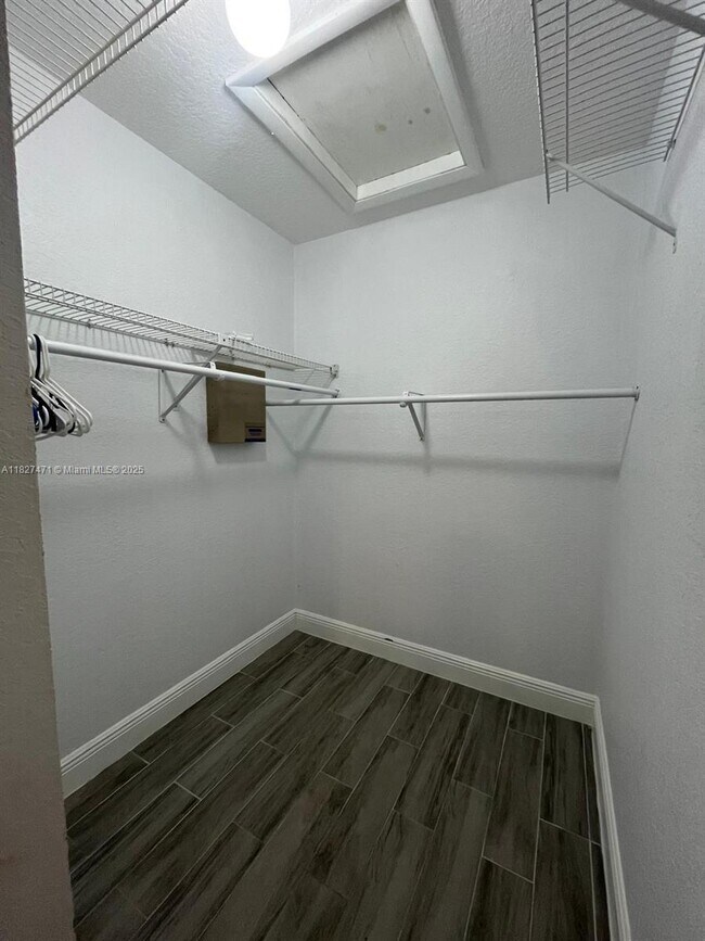 Building Photo - 1710 NW 92nd Ave