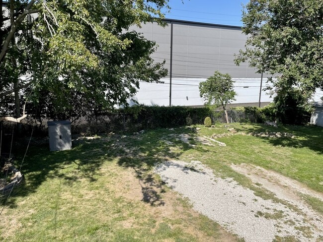 Building Photo - 230 W 73rd Terrace