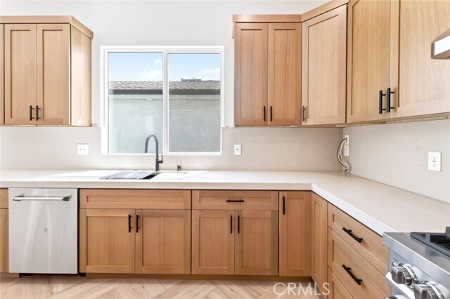 Building Photo - 8018 Shadyglade Ave