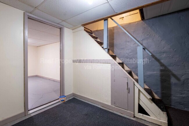 Building Photo - 31 Miltenberger St