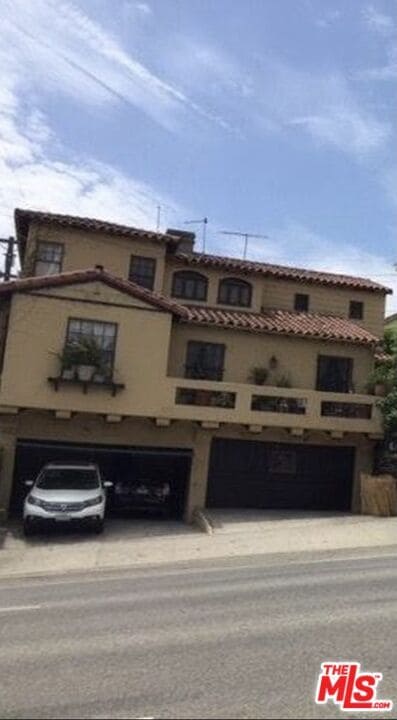 Building Photo - 1302 S Orange Dr