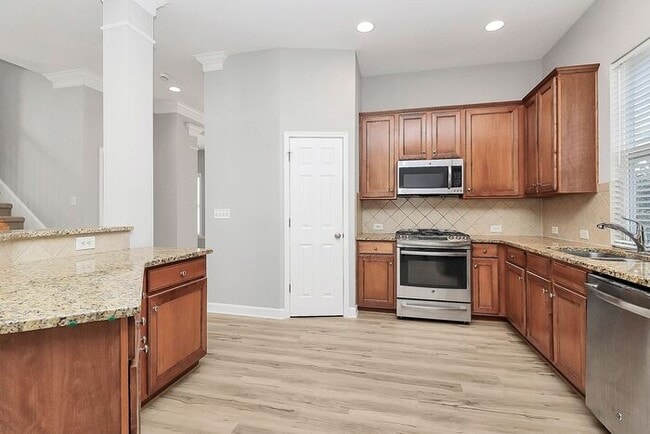 Building Photo - Gorgeous 3BD/2.5BA Craftsman Style Home in the Westmoreland Community!