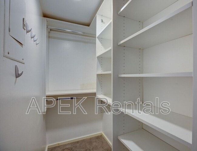 Building Photo - 353 N Hermosa Dr