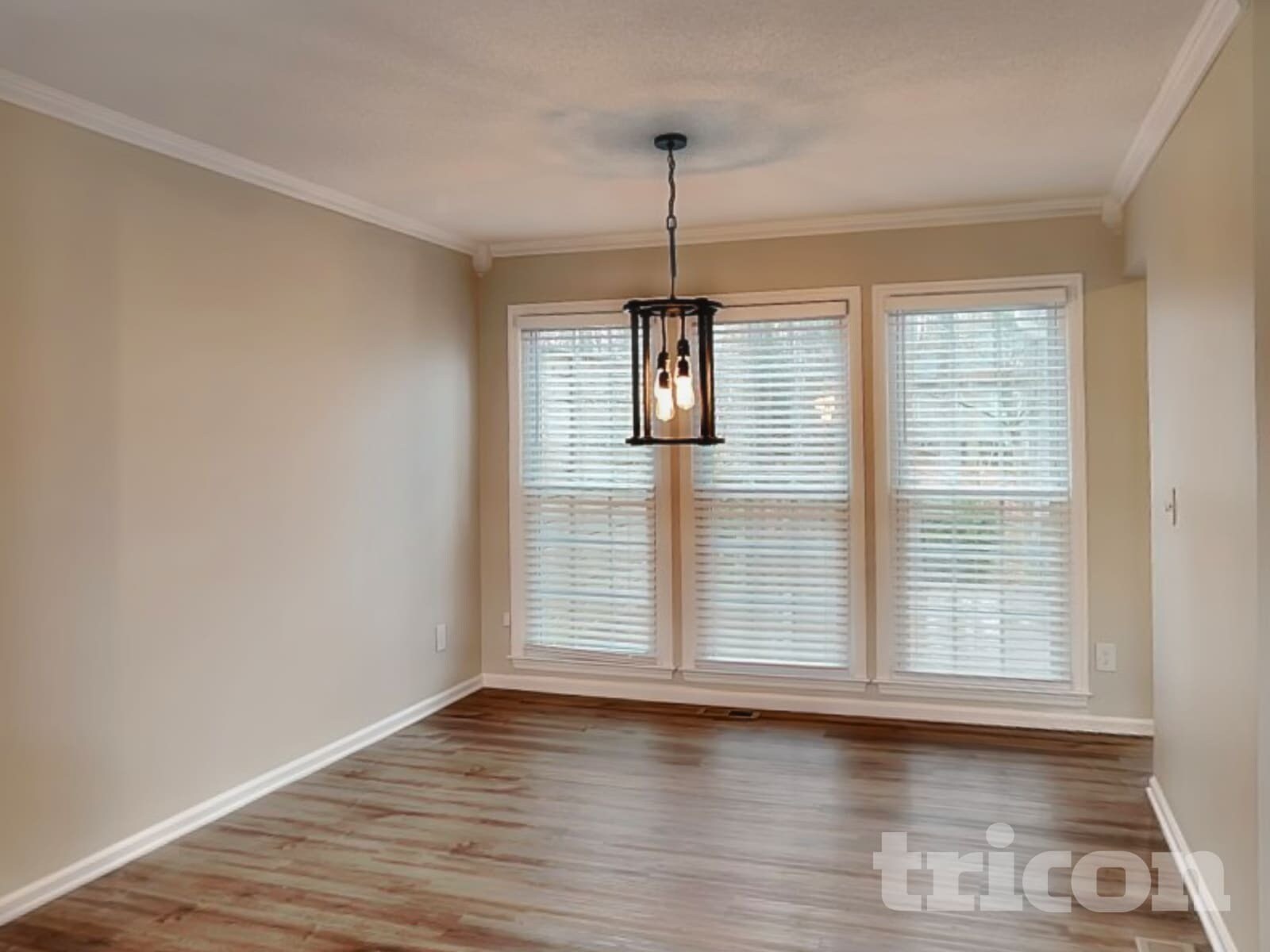 Building Photo - 703 Players Ct