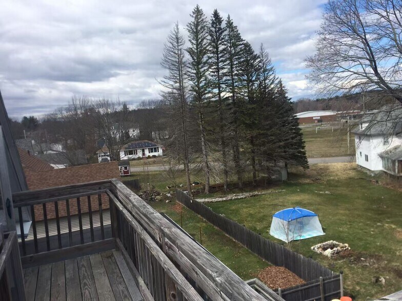 Building Photo - 87 School St