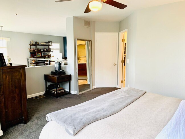Building Photo - Live in the Heart of Little Italy! GORGEOUS 2BD/2BA Condo w/ Loft!