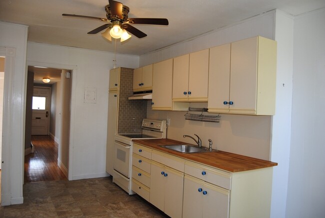 Primary Photo - 137 Belmont St