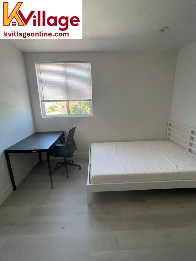 Building Photo - Affordable Bedroom and Bathroom near USC