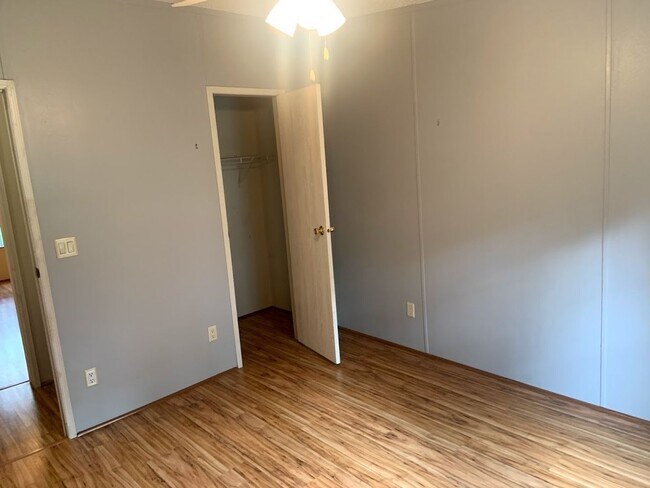 Building Photo - 6818 W Macopin Ln