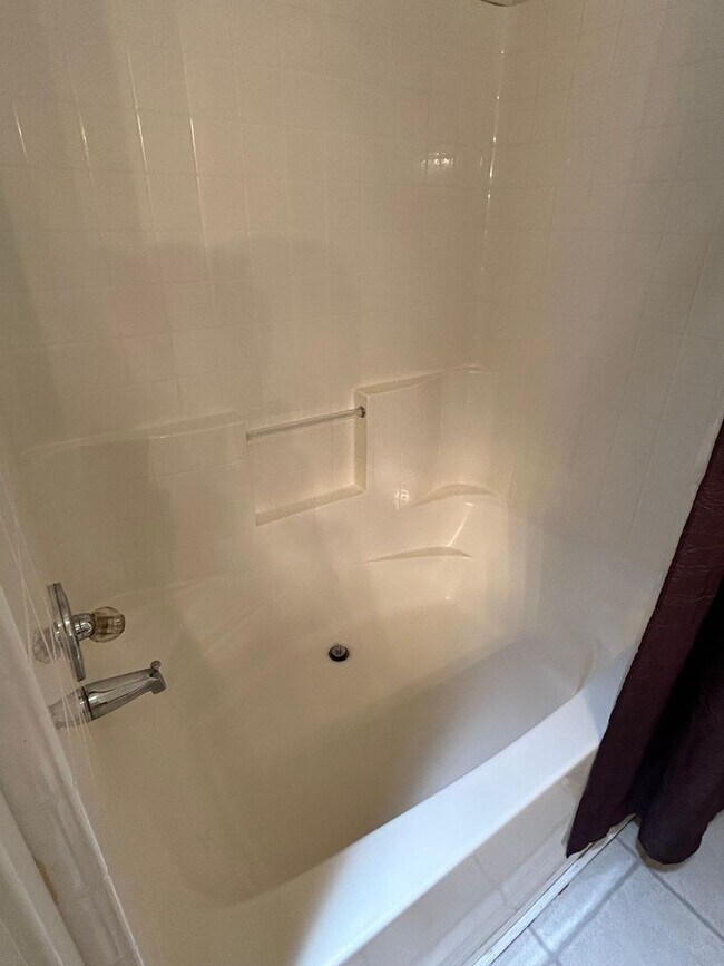 Building Photo - Large Single Family Home in Country with Office