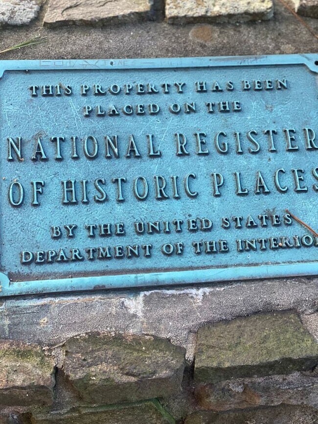 Building Photo - 2 Bedrooms, 2 Bathrooms - Home in Cedar Bluff!