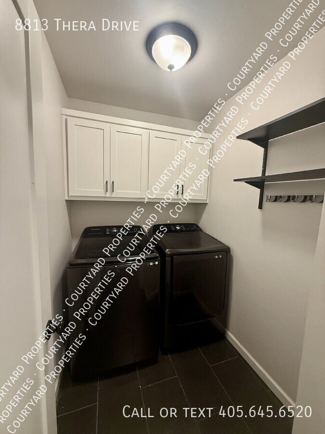 Building Photo - 8813 Thera Dr