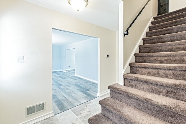 Building Photo - 5 bedroom, 2.5 bath home in Claymont