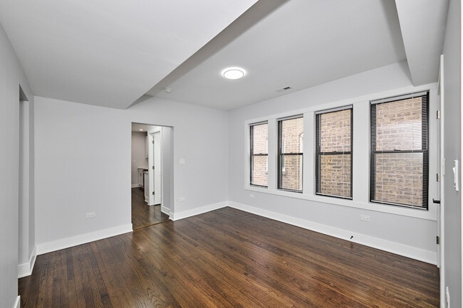 Building Photo - 6237 N Fairfield Ave