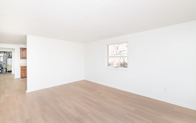 Building Photo - 4BR/2Ba house- Ready for new occupant!