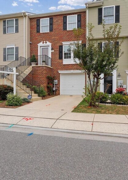 Building Photo - 1121 Frontline Dr