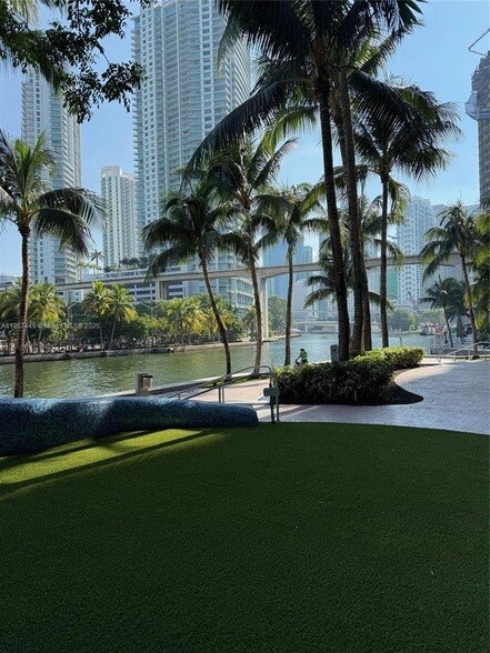 Building Photo - 185 SW 7th St