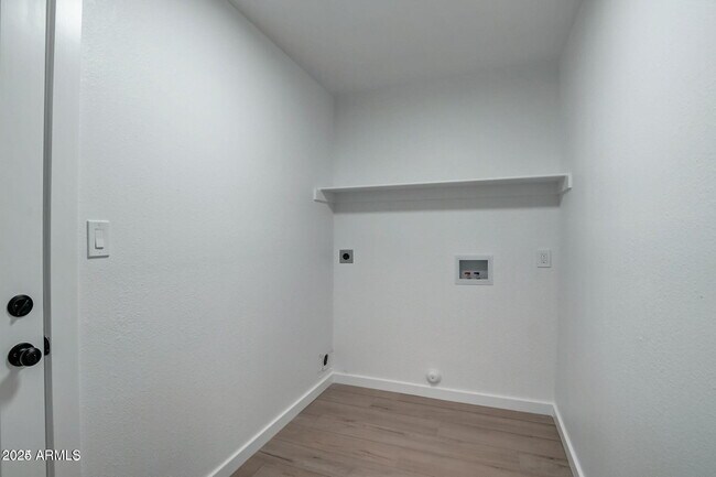 Building Photo - 687 N Jackson St