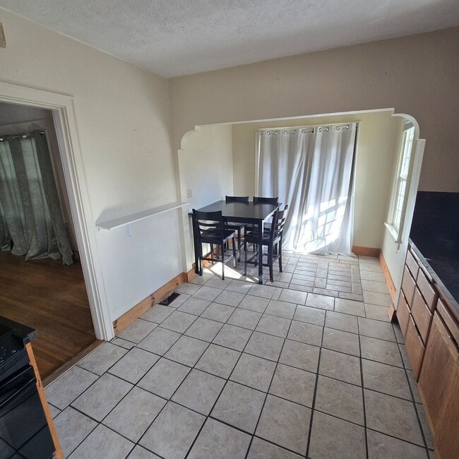 Building Photo - 2528 Hope St