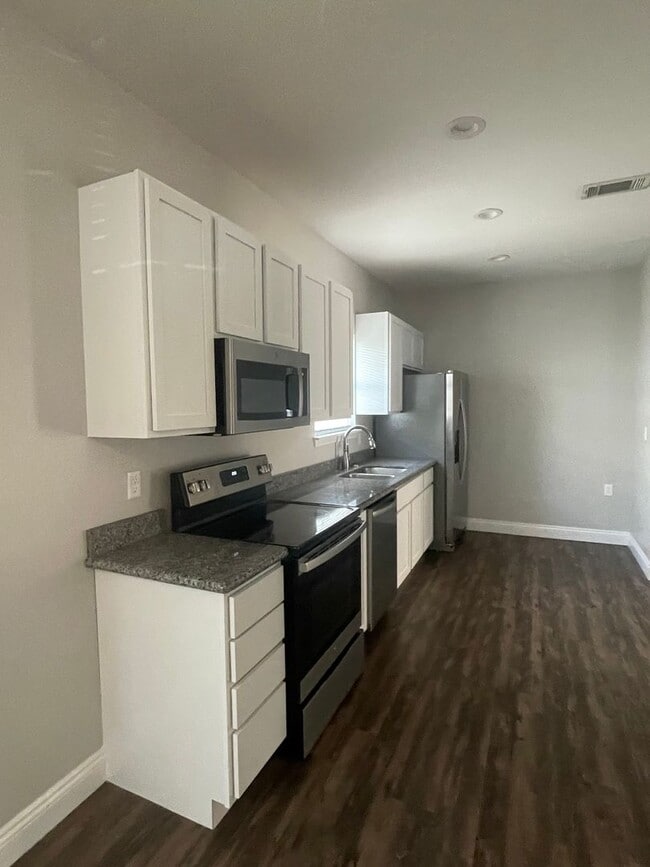 Building Photo - 102 Lacey Eden Ln