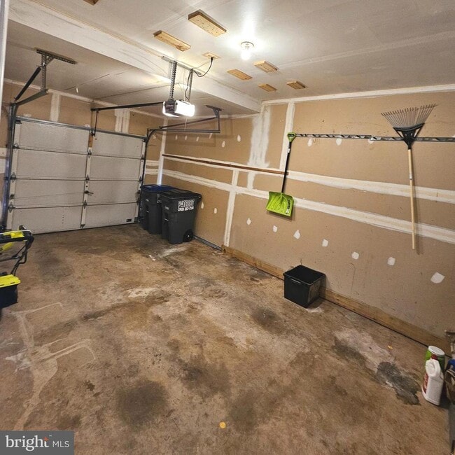 Building Photo - 13120 Misty Glen Ln