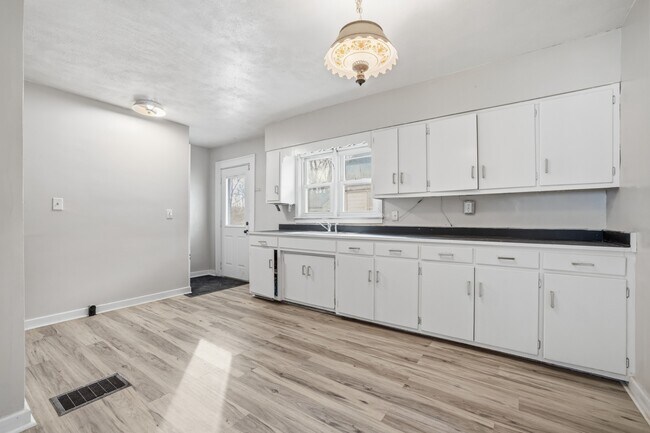 Building Photo - 1843 Ohio Ave