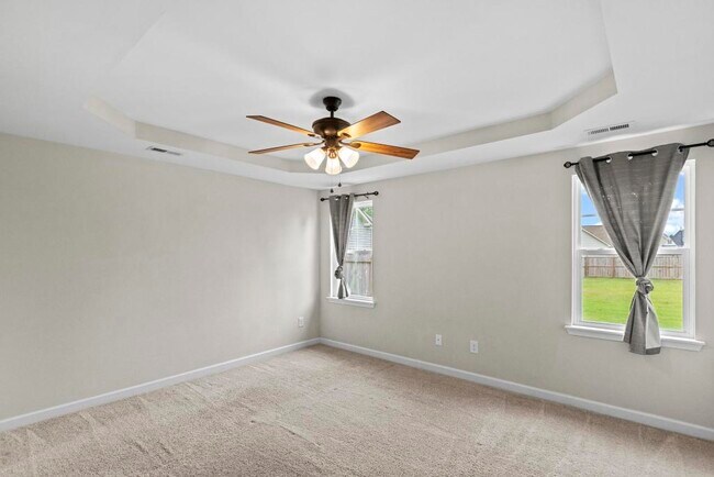 Building Photo - 211 Rowland Dr