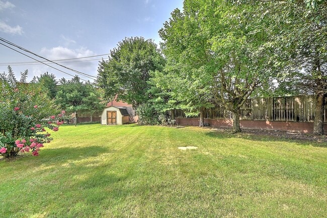 Building Photo - 1808 Sherwood Pl