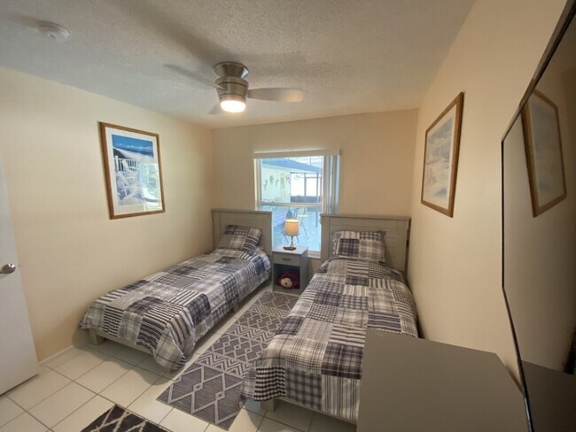 Building Photo - 7725 Indian Ridge Trail N