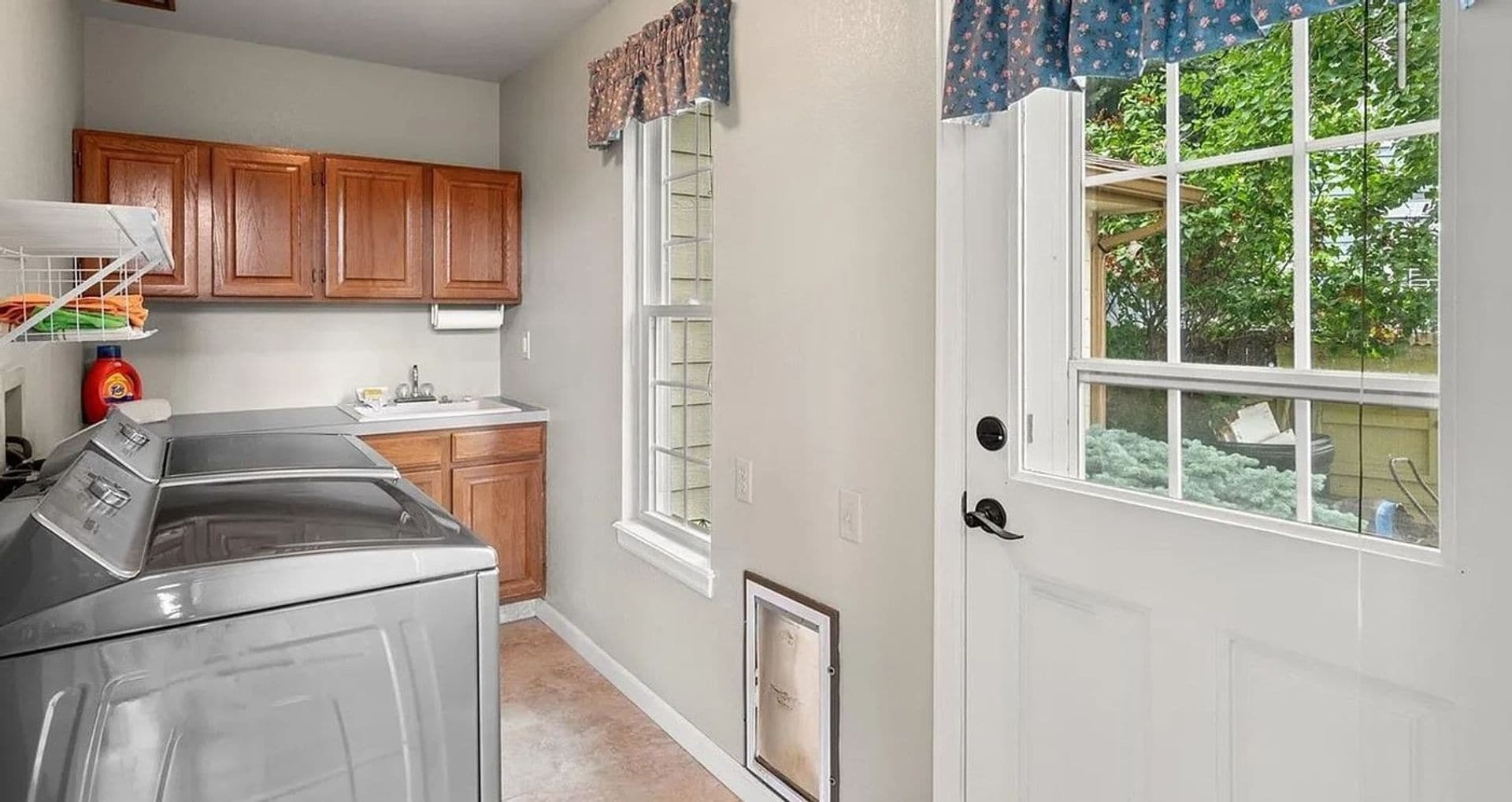 Building Photo - 318 Clare Dr