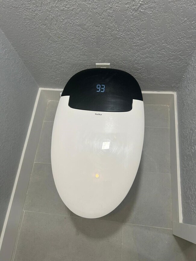 Building Photo - 3933 SW Kakopo St