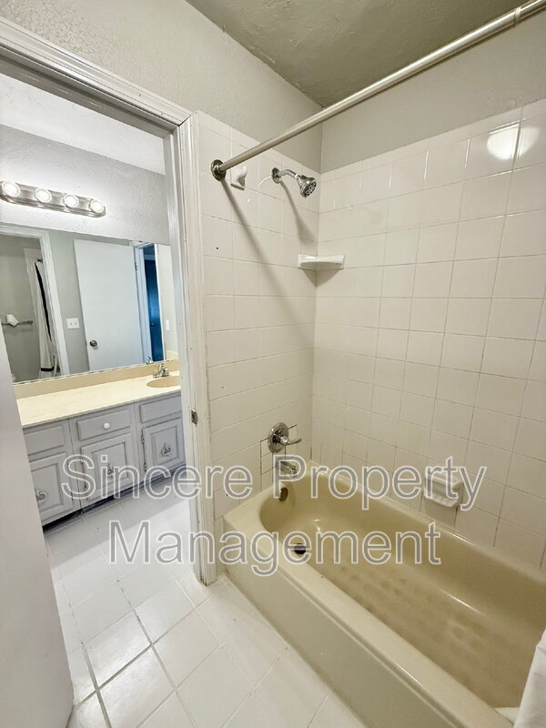 Building Photo - 11808 Biggs Cir