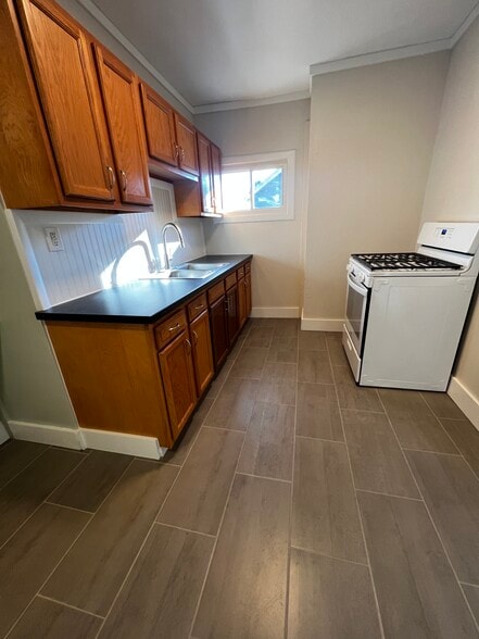 Kitchen - 4414 Ivanhoe Ave