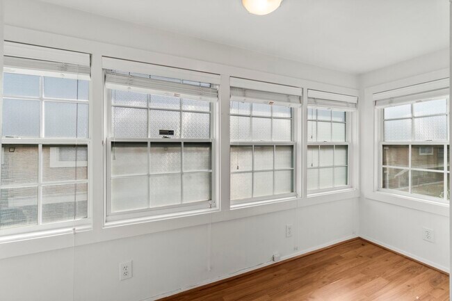 Building Photo - 2824 Briarhurst Dr