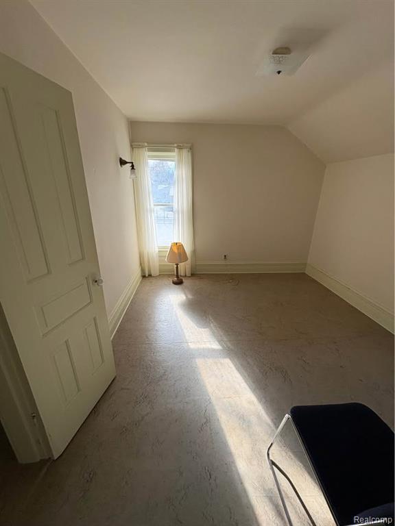 Building Photo - 426 E 4th St