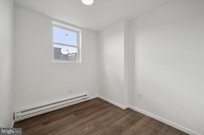 Building Photo - 2412 S Franklin St