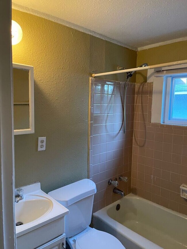 Building Photo - 2350 Felton Ave