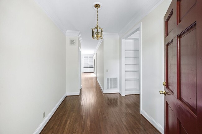 Building Photo - Awesome 3BE/2BA home in the heart of Green...