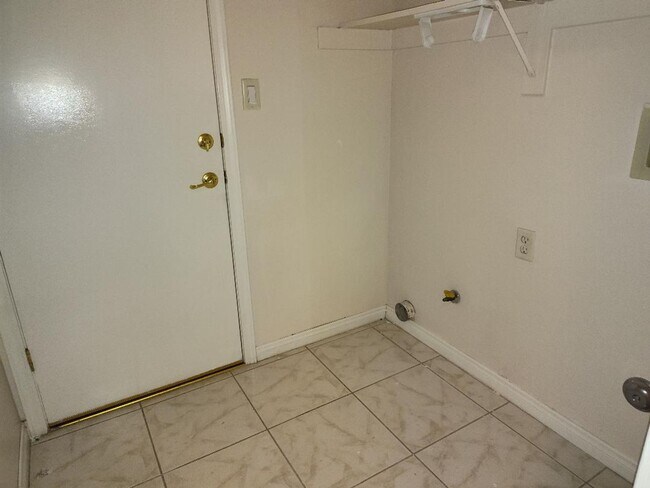 Building Photo - 8510 Eagles Landing Dr
