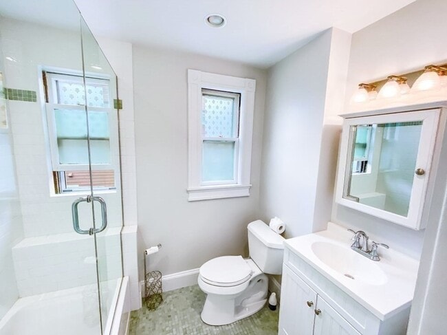 Building Photo - 531 Norwest Dr