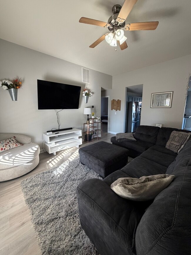 Building Photo - 21935 Lafayette Rd