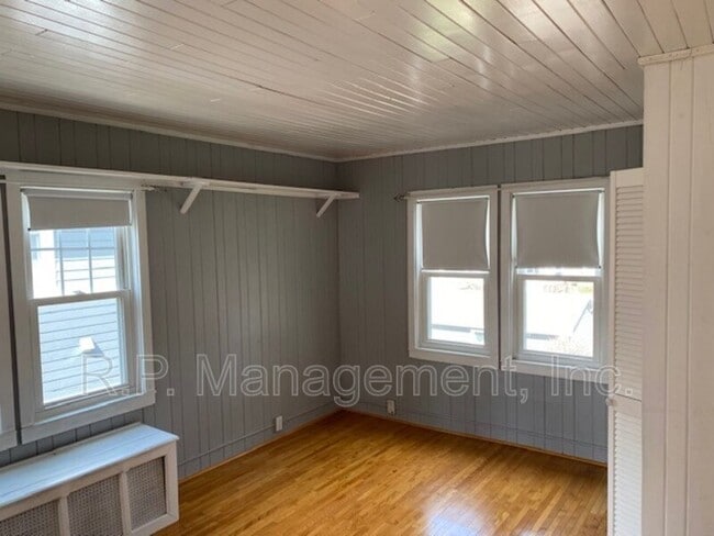 Building Photo - 4221 Harriet Ave