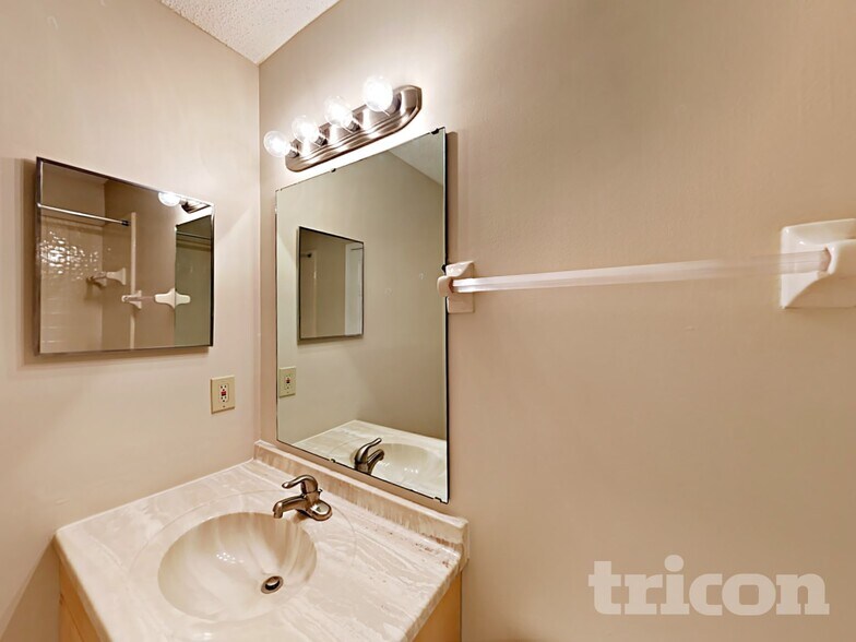 Building Photo - 7742 Settlers Landing Trail S