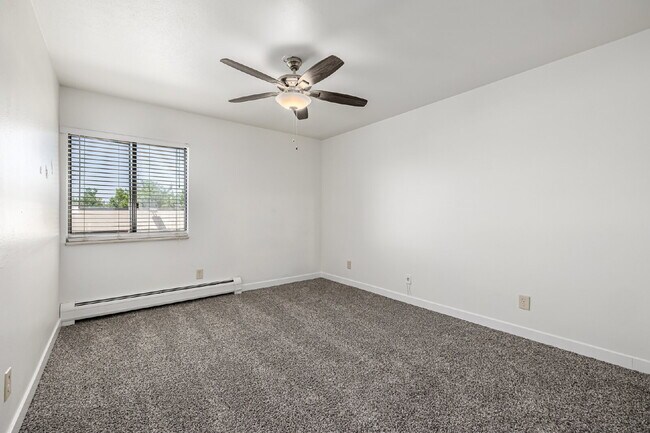 Building Photo - Freshly updated Two bed one bath for rent