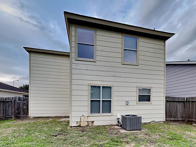 Building Photo - 3510 Avalon Castle Dr