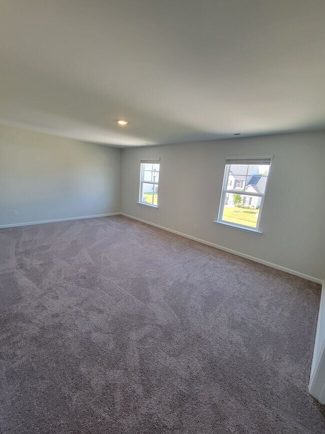Building Photo - Fenced In, 4Bedroom In Sneads Ferry!