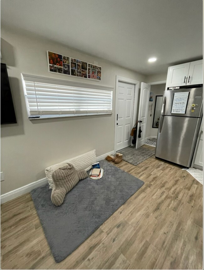 Building Photo - Midtown Studio