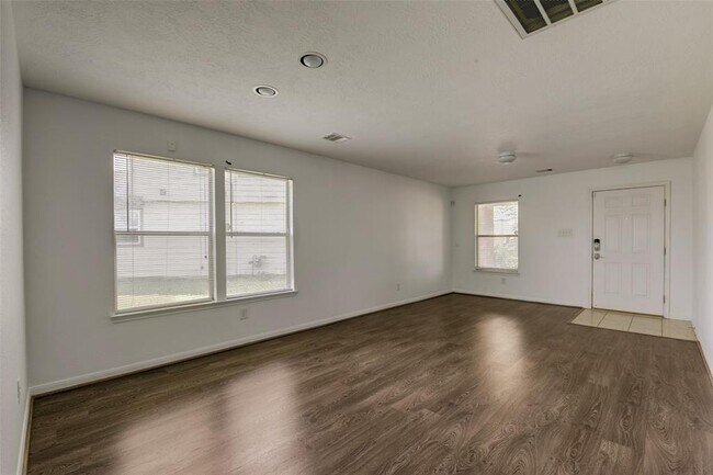 Building Photo - 834 Sweet Flower Dr