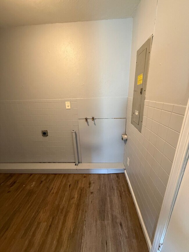 Building Photo - 1609 Armand Dr